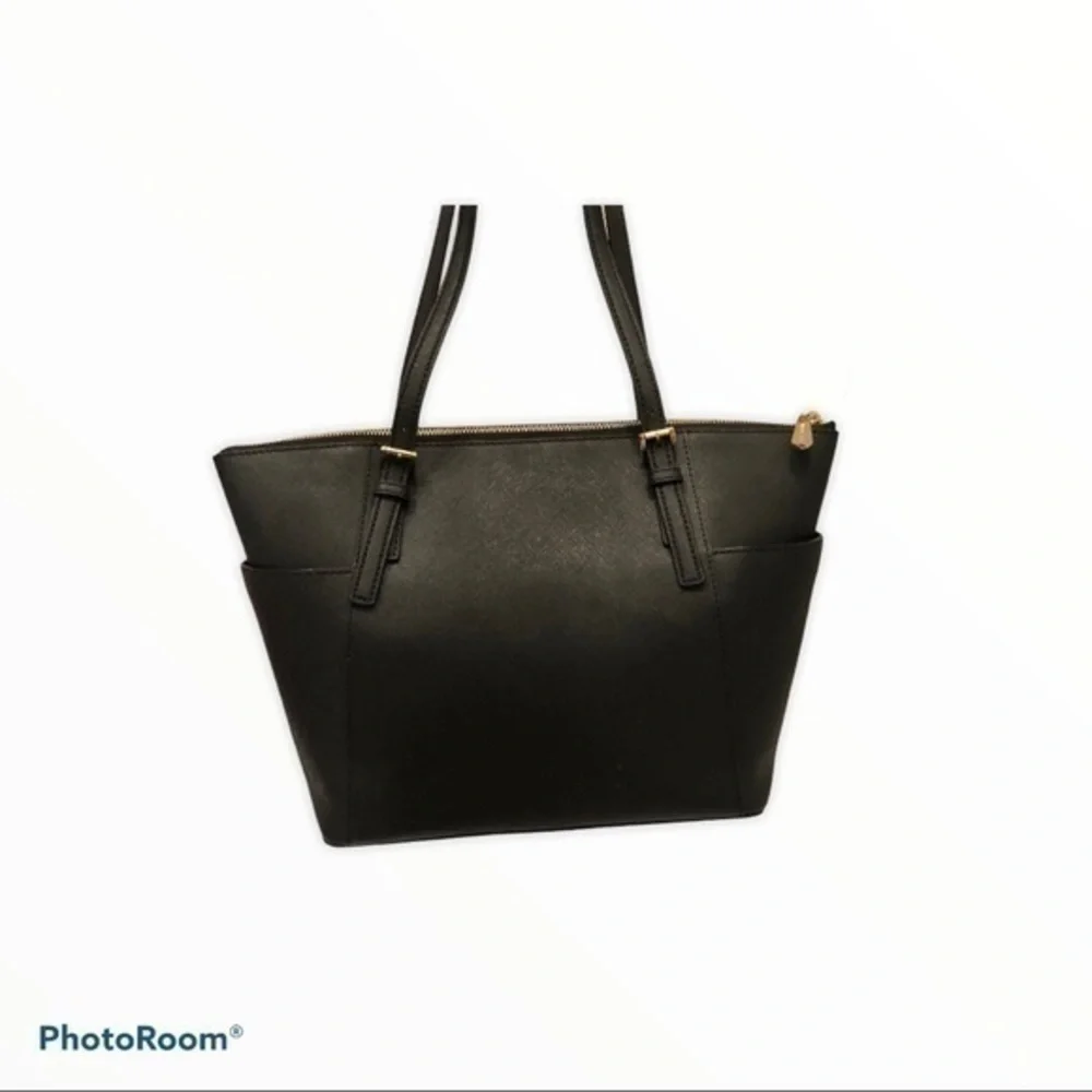 Michael kors black saffiano leather zipper bag